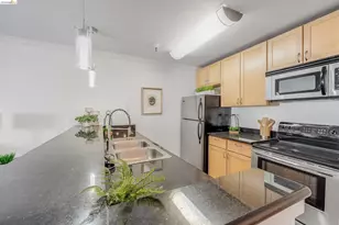 6400 Christie Ave, Emeryville, CA 94608 - Photo 3