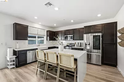 15929 Testarossa St, Lathrop, CA 95330 - Photo 9