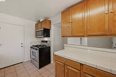 963 Devon Dr, Hayward, CA 94542 - Photo 13