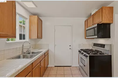 963 Devon Dr, Hayward, CA 94542 - Photo 15