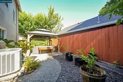 425 Bay St, Crockett, CA 94525 - Photo 41
