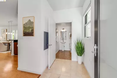 6466 Hollis St #334, Emeryville, CA 94608 - Photo 3