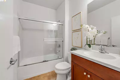 6466 Hollis St #334, Emeryville, CA 94608 - Photo 19