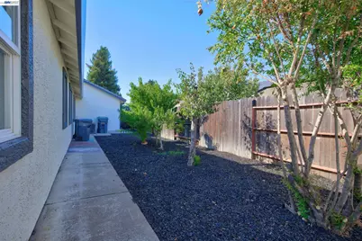 3343 Ticonderoga Pl, Fairfield, CA 94534 - Photo 9
