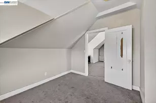 950 Loomis Ct, Oakland, CA 94606 - Photo 31
