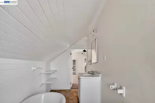 950 Loomis Ct, Oakland, CA 94606 - Photo 37