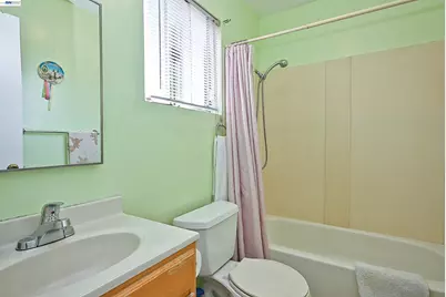 3914 Agua Vista St, Oakland, CA 94601 - Photo 41