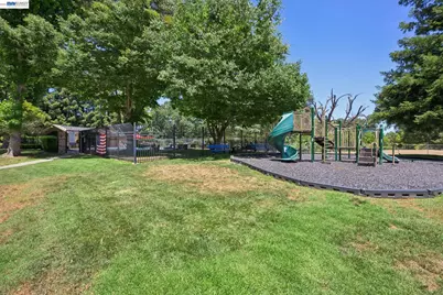 2122 Arroyo Ct #2, Pleasanton, CA 94588 - Photo 25