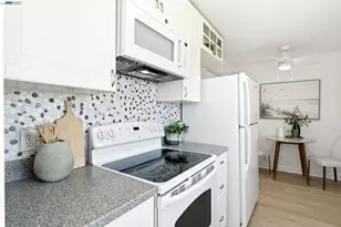 1075 Shell Blvd, Foster City, CA 94404 - Photo 23