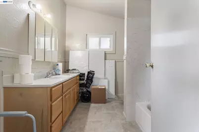 26770 Hayward Blvd, Hayward, CA 94542 - Photo 15