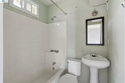 1735 Auseon Ave, Oakland, CA 94621 - Photo 23