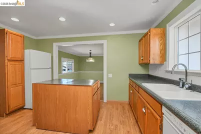 805 Calero St, Milpitas, CA 95035 - Photo 7