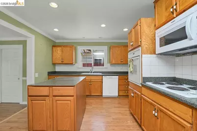 805 Calero St, Milpitas, CA 95035 - Photo 5