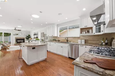 8170 Surrey Ln, Oakland, CA 94605 - Photo 25