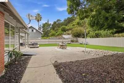 8170 Surrey Ln, Oakland, CA 94605 - Photo 45