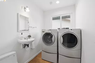 8170 Surrey Ln, Oakland, CA 94605 - Photo 29