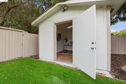 8170 Surrey Ln, Oakland, CA 94605 - Photo 53