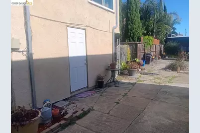 915 39th St, Oakland, CA 94608 - Photo 3