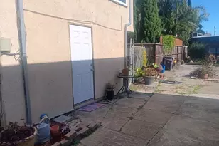 915 39th St, Oakland, CA 94608 - Photo 3