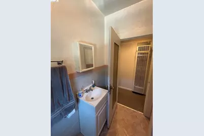 915 39th St, Oakland, CA 94608 - Photo 25