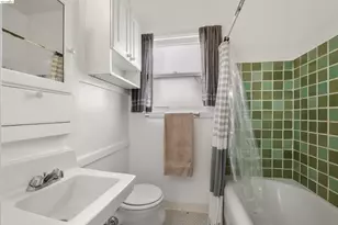 2444 Virginia, Berkeley, CA 94709 - Photo 39