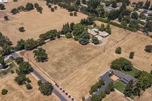 10055 Justamere Ln, Elk Grove, CA 95624 - Photo 5