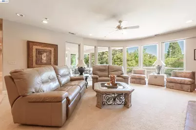 10055 Justamere Ln, Elk Grove, CA 95624 - Photo 13