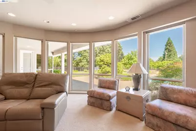 10055 Justamere Ln, Elk Grove, CA 95624 - Photo 15