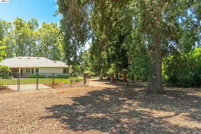 10055 Justamere Ln, Elk Grove, CA 95624 - Photo 51