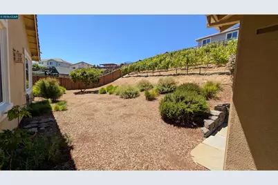 1813 Holsteiner Dr, Fairfield, CA 94534 - Photo 25