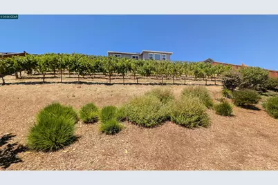 1813 Holsteiner Dr, Fairfield, CA 94534 - Photo 17