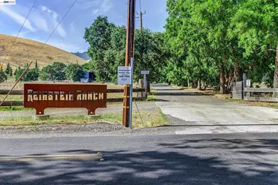 8201 Highland Rd, Livermore, CA 94551 - Photo 23