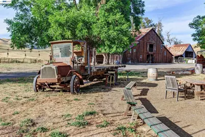 8201 Highland Rd, Livermore, CA 94551 - Photo 53