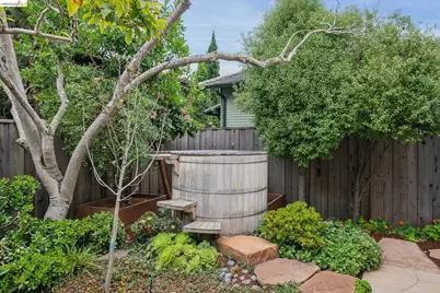 1246 Hopkins St, Berkeley, CA 94702 - Photo 57