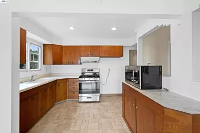 26027 Clover Rd, Fairview, CA 94542 - Photo 17