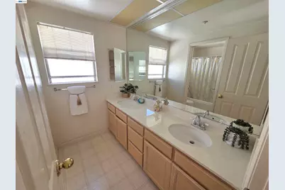 30330 Meridien Cir, Union City, CA 94587 - Photo 17