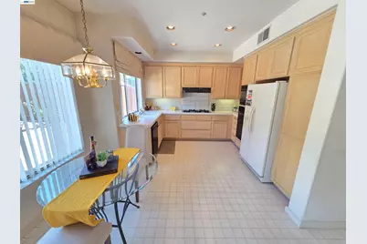 30330 Meridien Cir, Union City, CA 94587 - Photo 7