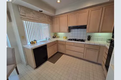 30330 Meridien Cir, Union City, CA 94587 - Photo 9