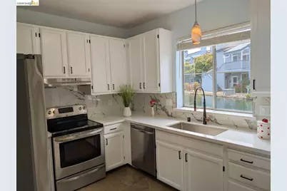 429 Cork Harbour Cir #APT G, Redwood City, CA 94065 - Photo 9