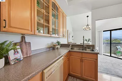 25930 Kay Ave #302, Hayward, CA 94545 - Photo 7