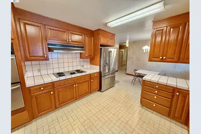 2164 Lakeview Dr, San Leandro, CA 94577 - Photo 11