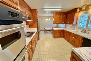 2164 Lakeview Dr, San Leandro, CA 94577 - Photo 7
