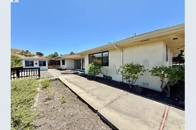 2164 Lakeview Dr, San Leandro, CA 94577 - Photo 59