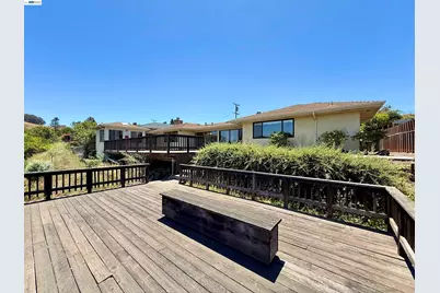 2164 Lakeview Dr, San Leandro, CA 94577 - Photo 65