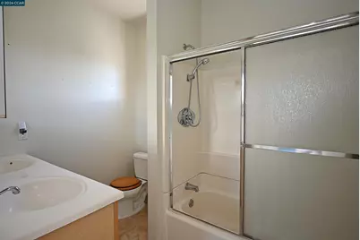 979 Grace Ave, Oakland, CA 94608 - Photo 21