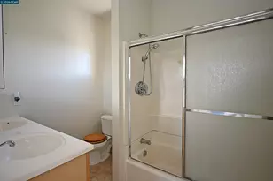 979 Grace Ave, Oakland, CA 94608 - Photo 21