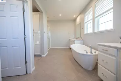 10400 Montaria Way, Elk Grove, CA 95757 - Photo 65