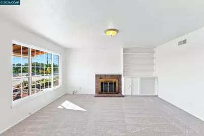 354 Yosemite Dr, Pittsburg, CA 94565 - Photo 5
