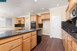 9569 Calibra Ln, Sacramento, CA 95827 - Photo 5