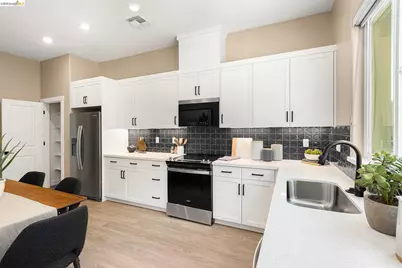 28928 Parkridge Loop #105, Hayward, CA 94544 - Photo 3